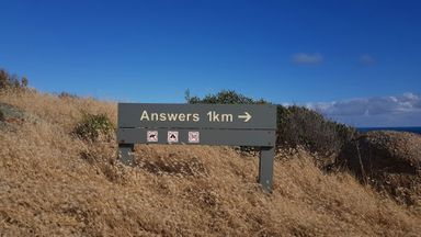 Sign saying answers 1 km
