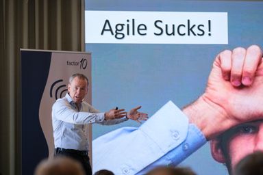 Jan Bosch discussing the challenges of Agile during his talk at myConf 2024.